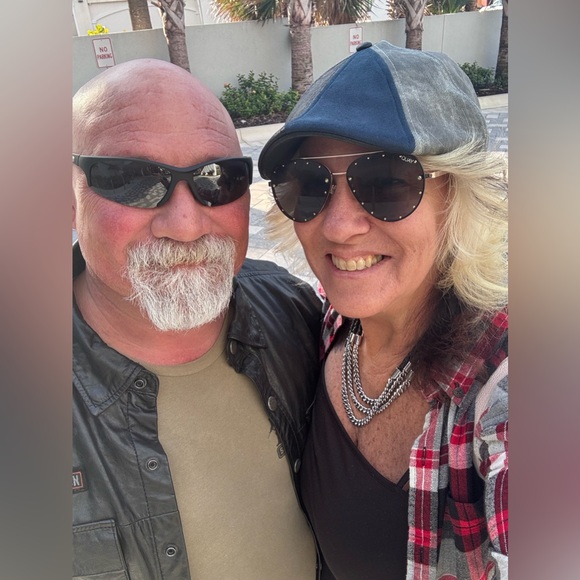 Sunlovin1 is Live!🌻 ❤️ this flyer! ya never know what you're gonna get! - Picture 4 of 16